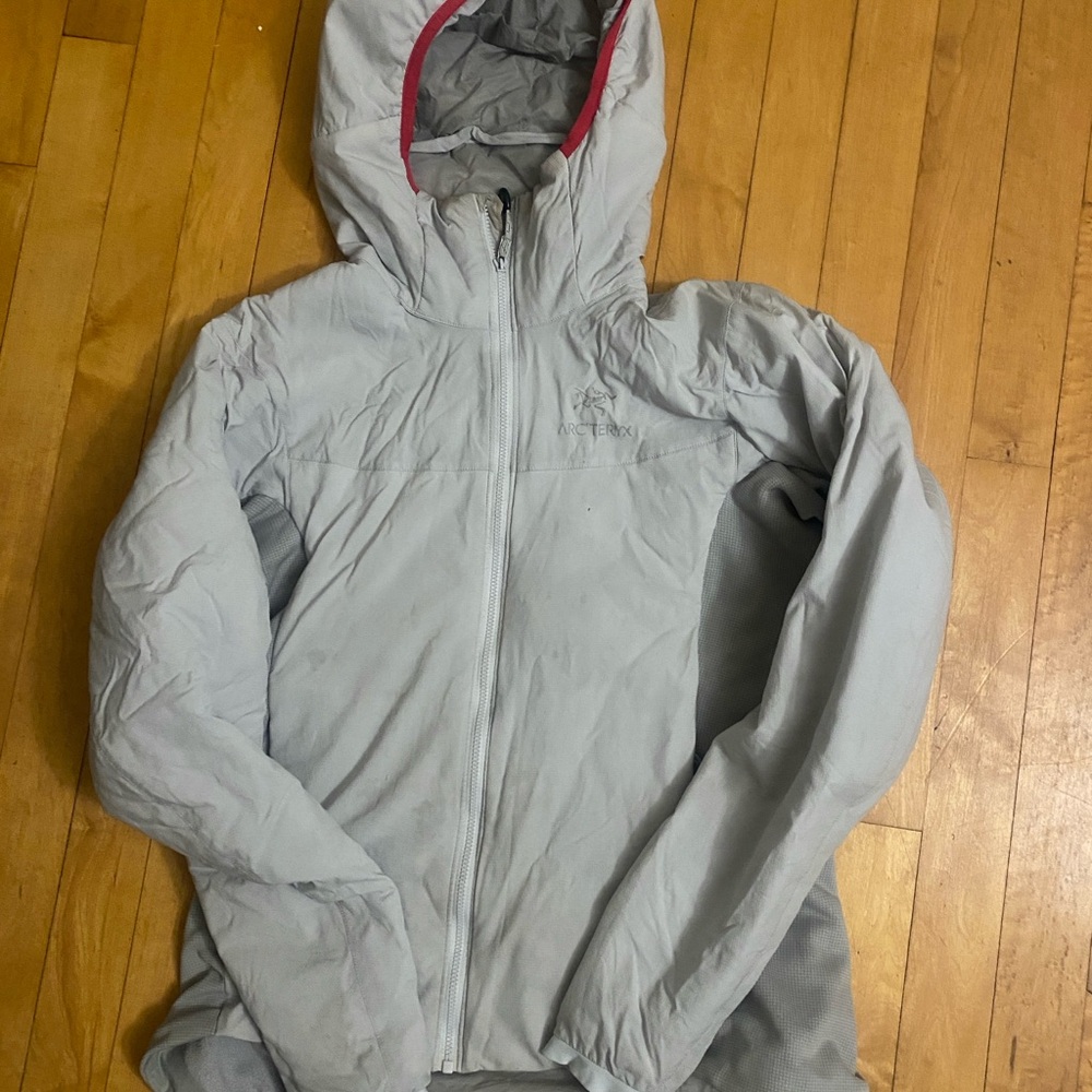 Arc'teryx Atom Women's Light Gray Hooded Puffer Jacket with Pink Trim